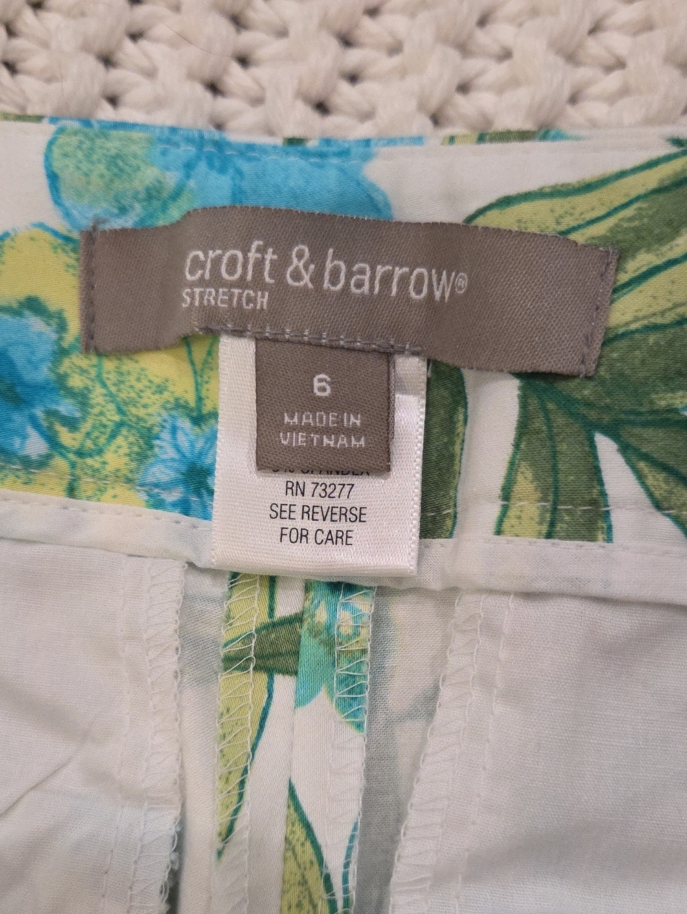 Croft & Barrow Blue Floral Capri Pants Resort Style Womens Size 6 - Picture 8 of 15